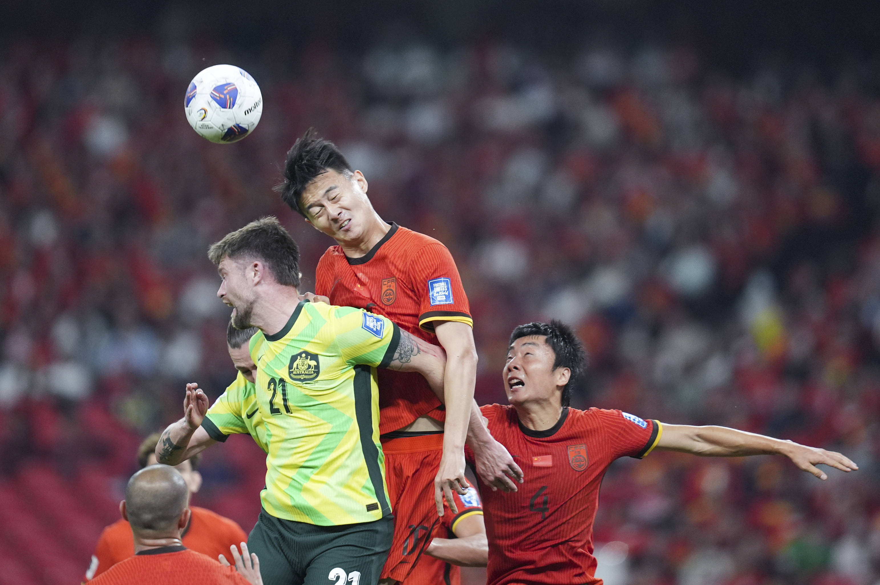 上海申花训练开放日,冲刺阶段强势反弹引欢呼,欧冠在即,更衣室氛围转暖 上海申花训练开放日,冲刺阶段强势反弹引欢呼,欧冠在即,更衣室氛围转暖