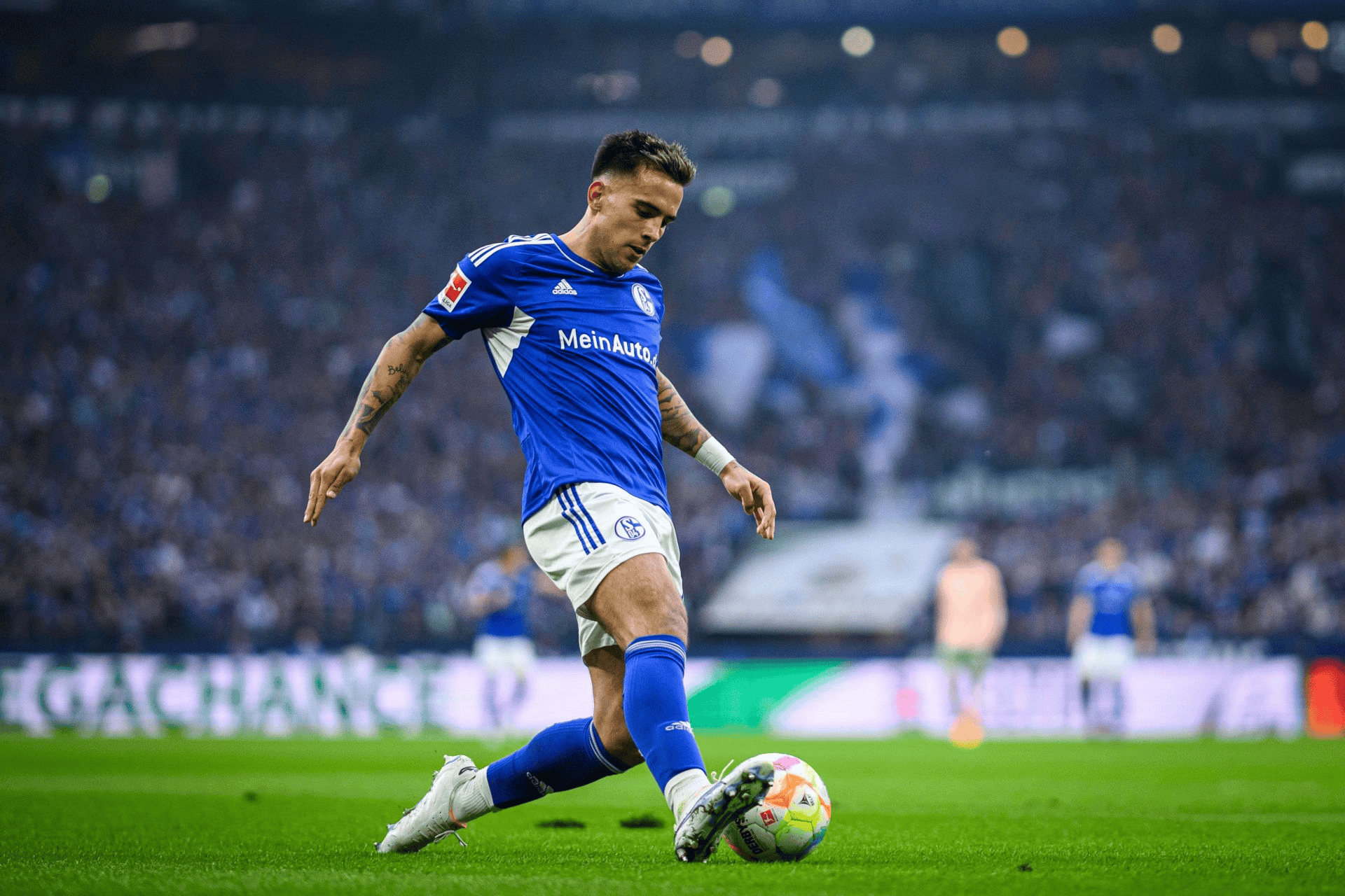 包含荷甲今夜再迎强敌，夏洛特黄蜂内部沟通，主帅态度：赛场秩序良好，阵容厚度经受考验的词条-爱游戏